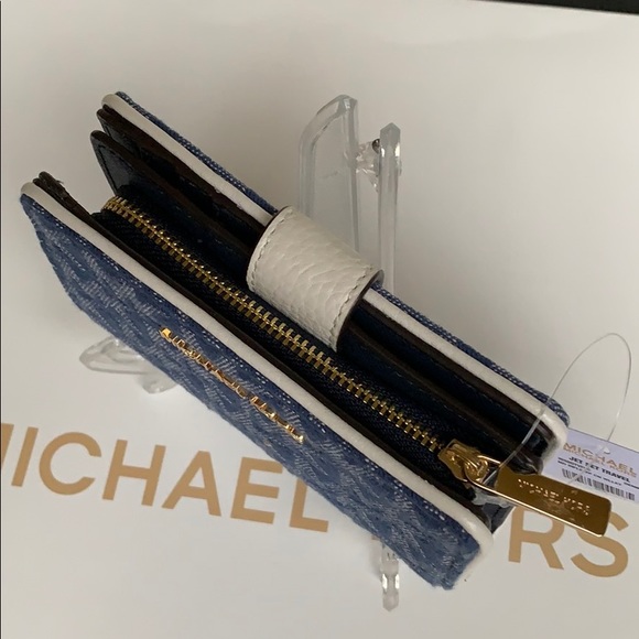 MICHAEL KORS JET SET TRAVEL MD BFLD ZIP CN - Picture 14 of 16